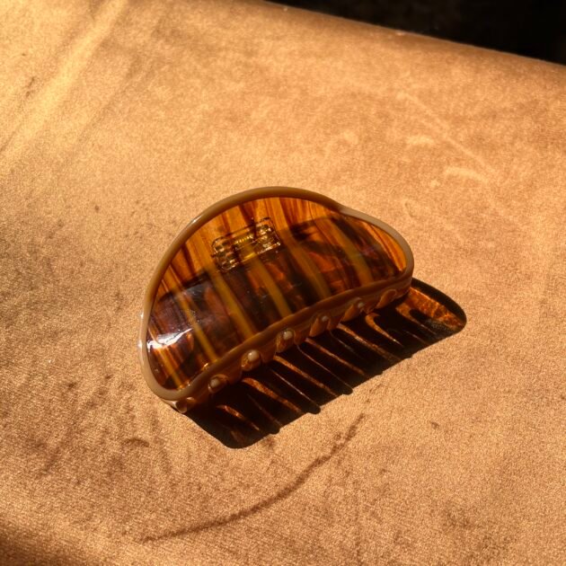Honey Amber Curved Claw clips - Image 3