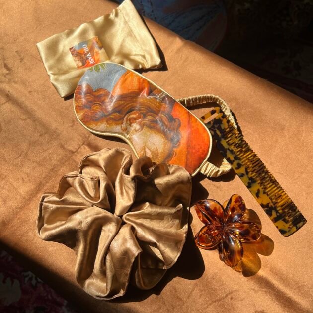 Renaissance Satin Night Set - Image 2