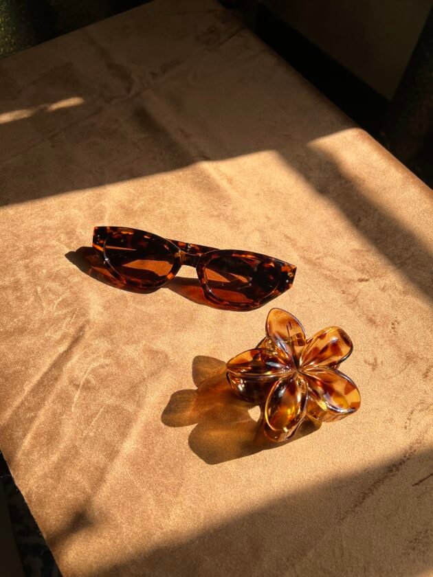 Foldable Cat-Eye Leopard Sunglass with Amber Lens - Image 5