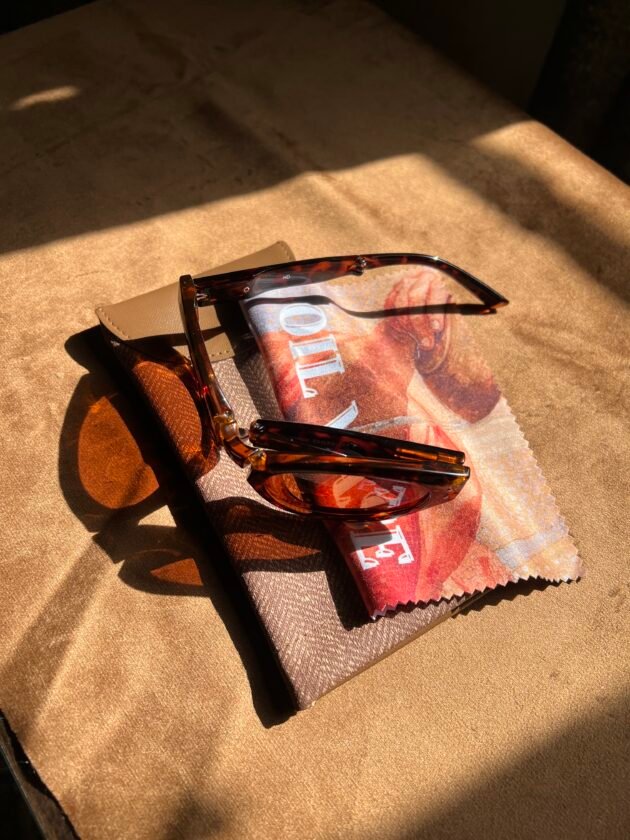 Foldable Cat-Eye Leopard Sunglass with Amber Lens - Image 3